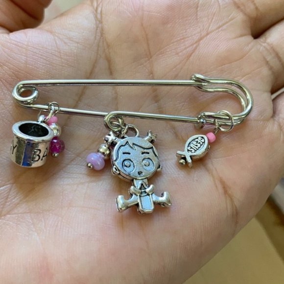 Baby girl 👧🏻 announcement pin brooch - Picture 11 of 15